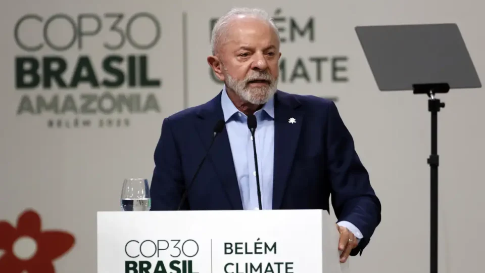 Lula lamenta mortes e envia ministros ao Paraná após tornado