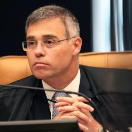 Instituto do qual Mendonça se afastou recebeu R$ 11,5 mi de órgãos públicos sem licitação
