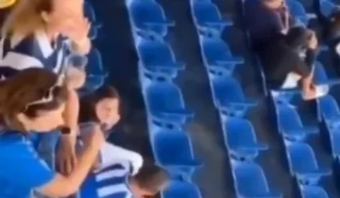 ‘Olha tua cor’: vídeo com insultos racistas em estádio leva polícia a abrir investigação em SC
