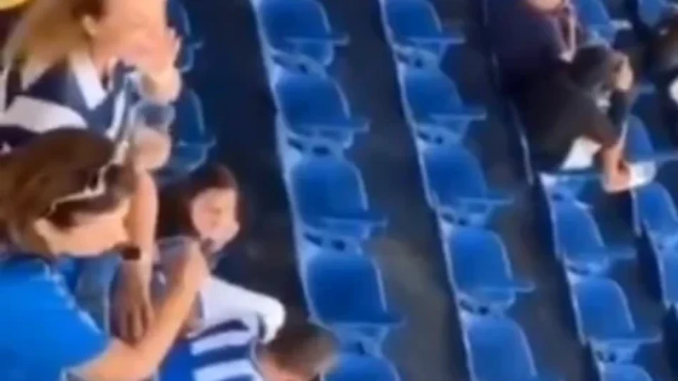 ‘Olha tua cor’: vídeo com insultos racistas em estádio leva polícia a abrir investigação em SC