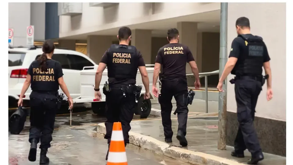 PF aponta ex-ministro de Bolsonaro como pilar institucional de desvios no INSS 