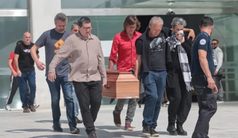Familiares, amigos e políticos se despedem de Paulo Frateschi na Alesp