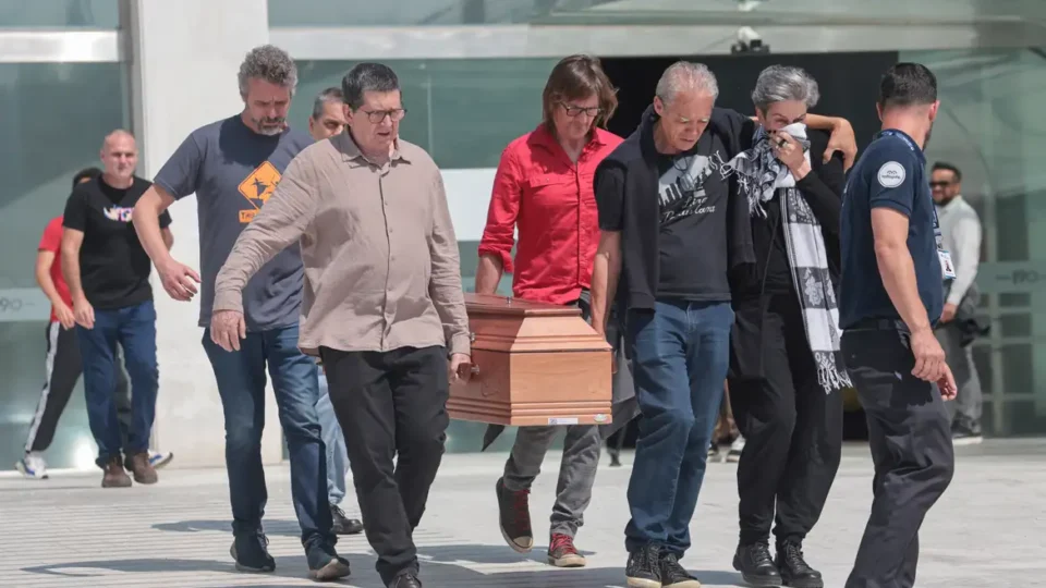 Familiares, amigos e políticos se despedem de Paulo Frateschi na Alesp