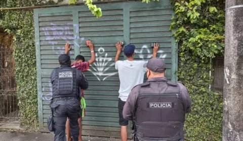 Por envolvimento com drogas, pessoas negras ficam um ano a mais presas do que as brancas no RJ