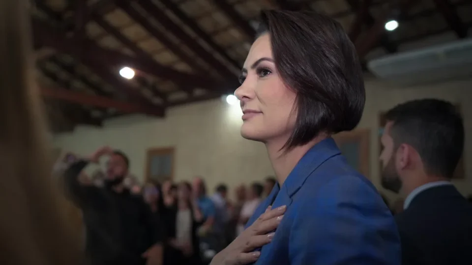 Michelle Bolsonaro critica apoio a Ciro Gomes e expõe racha na direita do Ceará