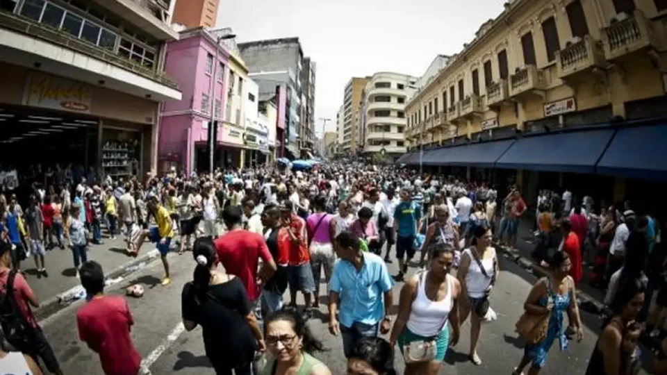 Veja a lista nomes e sobrenomes mais populares no Brasil, segundo o IBGE