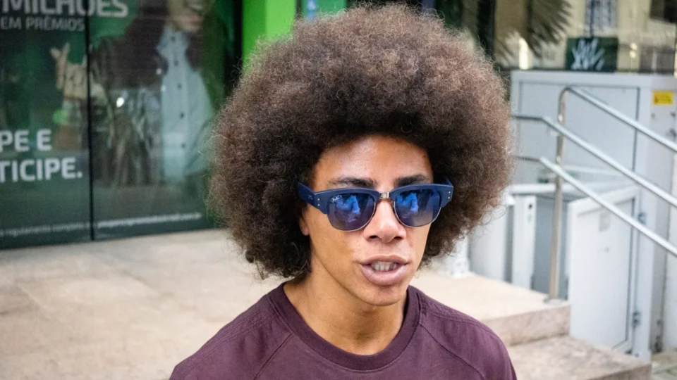 Renato Freitas atribui briga a ódio político; vídeo mostra que deputado levou primeiro tapa