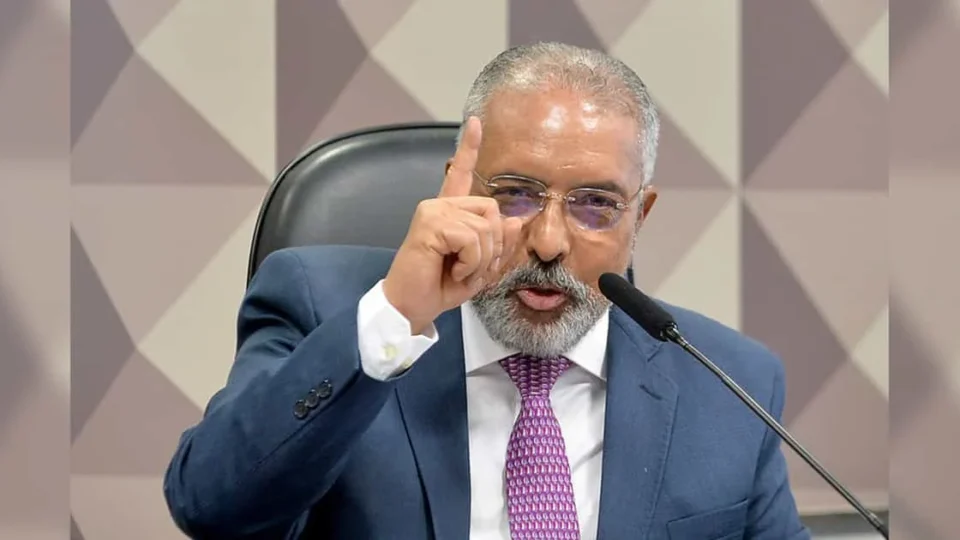Atendendo a pedidos, petista Paulo Paim admite rever decisão de não concorrer ao Senado