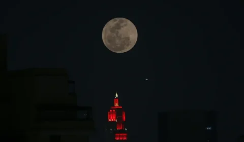 Superlua, chuva de meteoros e encontros celestes marcam o céu de novembro