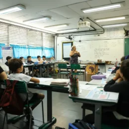 Deputada propõe reduzir jornada de professores do ensino básico para 30 horas semanais