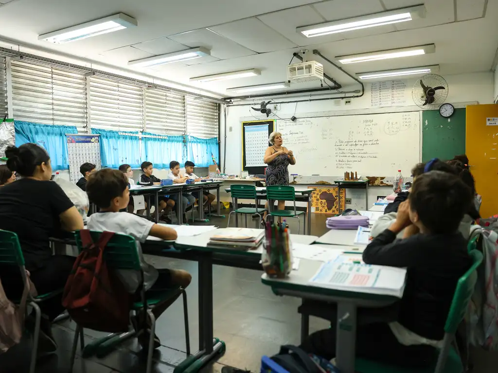 Violência e censura afetam nove em cada dez professores brasileiros