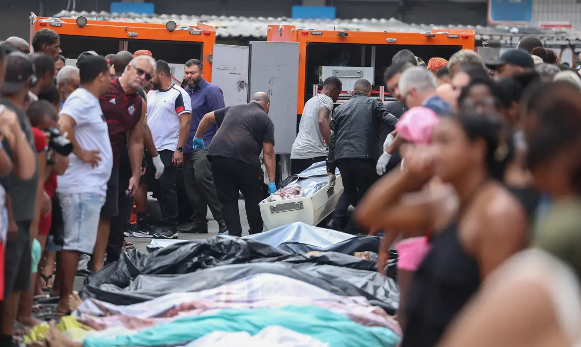 Últimos corpos de pessoas assassinadas em operação no Rio deixam o IML