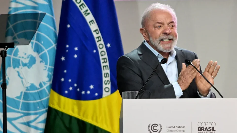 Lula critica guerras e volta a pedir mapa para fim do petróleo na COP30