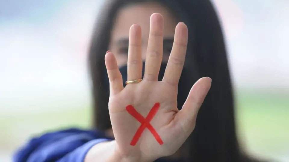 4 em cada 10 brasileiras não reconhecem agressões vividas como violência contra a mulher