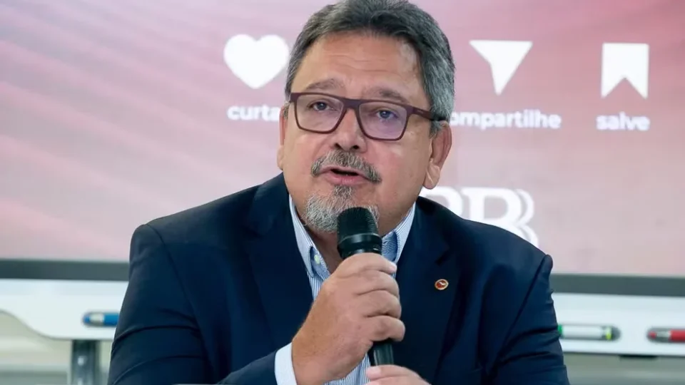 Procurador-geral do RJ critica investigação federal e ataca subprocurador irmão de Dino
