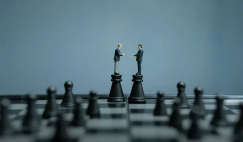 O xadrez político do bolsonarismo pós-decretação de pena: quem joga a próxima partida da direita?