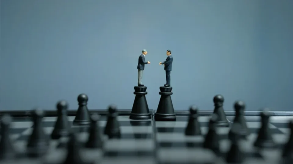O xadrez político do bolsonarismo pós-decretação de pena: quem joga a próxima partida da direita?