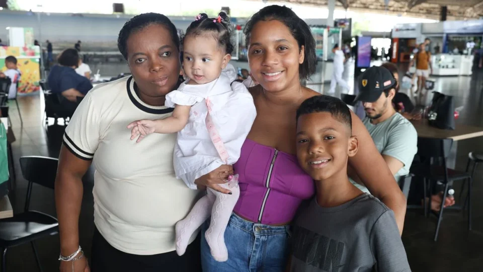 Natal vira reencontro para famílias separadas pela distância