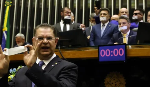 Sóstenes declarou menos de R$ 5 mil em bens em 2022 e teve R$ 400 mil apreendidos