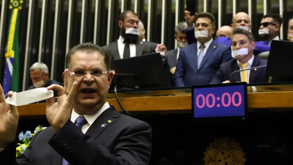 Sóstenes declarou menos de R$ 5 mil em bens em 2022 e teve R$ 400 mil apreendidos