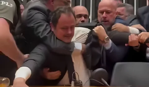 MOTTA INSTAURA DITADURA NA CÂMARA