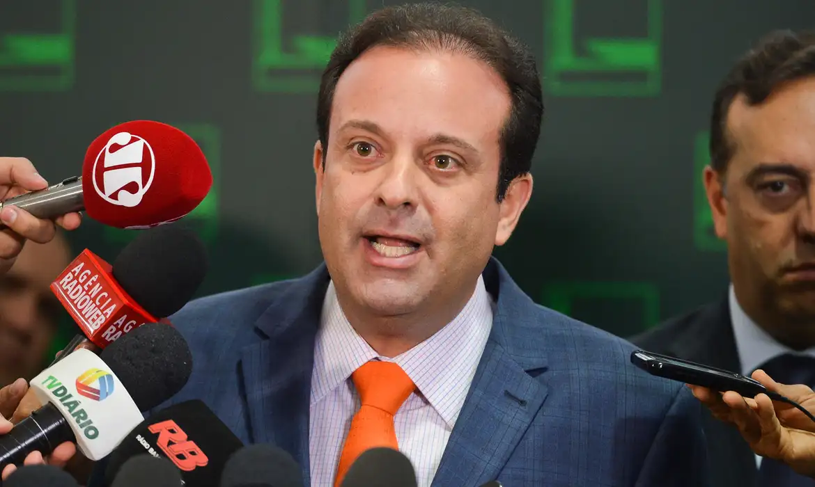 Programa de segurança do RJ ampliado por Bacellar vira centro de indicações políticas