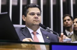 Governistas evitam desgaste com Alcolumbre após caso Lulinha e tentam preservar Messias