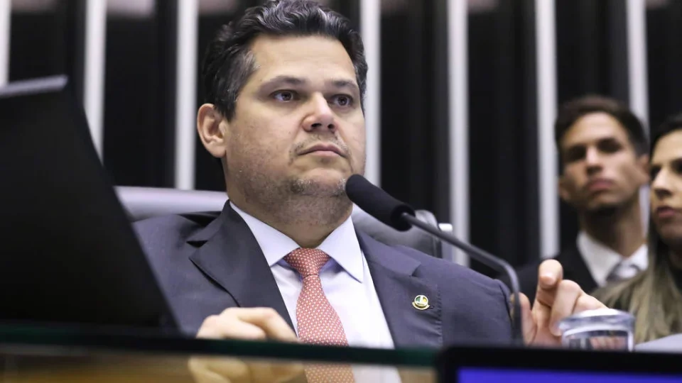Governistas tentam adiar redução de penas dos golpistas em nova disputa com Alcolumbre