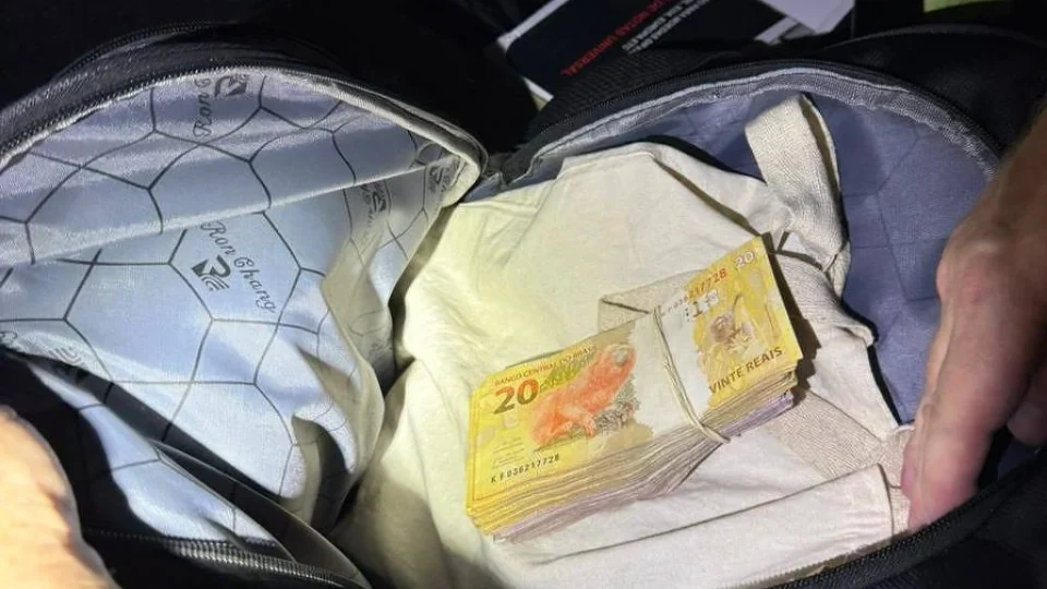 Policiais do Denarc são presos sob suspeita de receber propina do PCC para interromper investigação