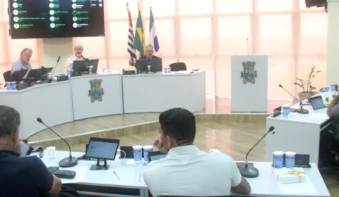 Câmara de Itapecerica da Serra aprova aumento de 70% a secretários em 1min34s