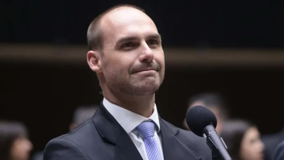 PT entra com mandado de segurança no STF pedindo afastamento imediato de Eduardo Bolsonaro