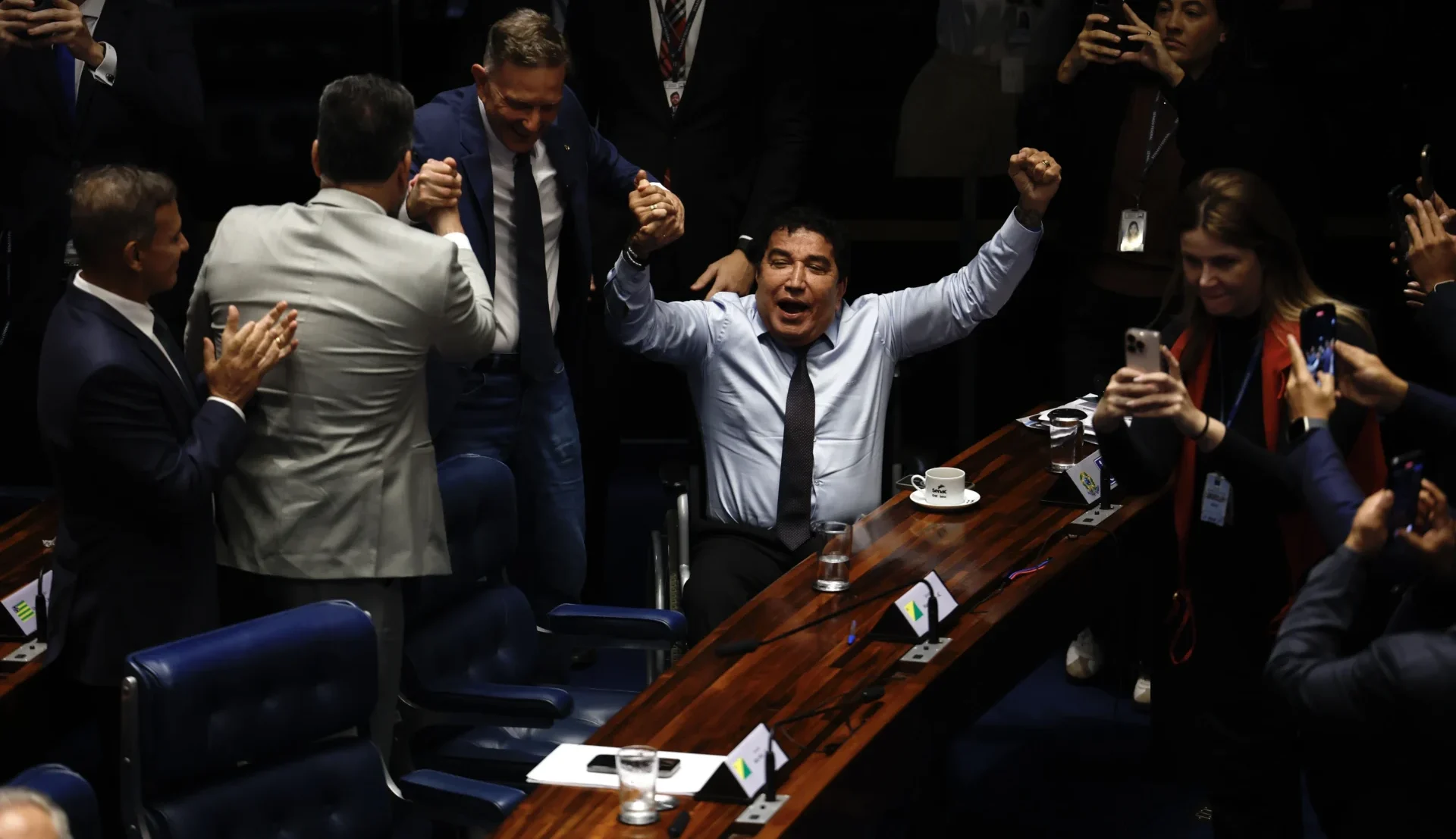 Senadores comemoram aprovação do PL da Dosimetria. Pedro Ladeira/Folhapress