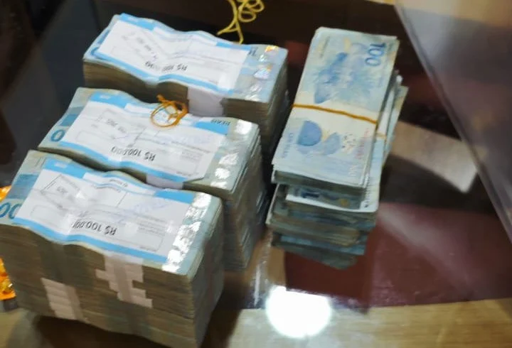 Imagens do dinheiro encontrado pela PF. (Foto: Divulgação)