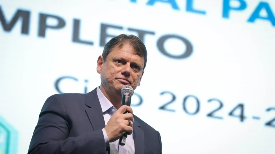 Tarcísio deixa de investir 70% do orçamento contra violência à mulher em 2025