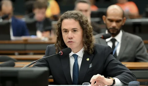Senador promete pedir vista e adiar votação do PL da Dosimetria