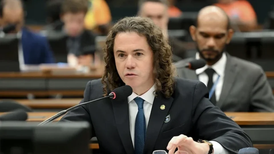 Senador promete pedir vista e adiar votação do PL da Dosimetria