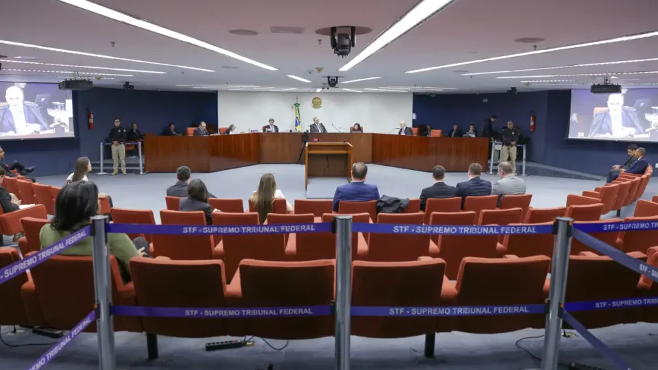 Por unanimidade, STF condena cinco réus e absolve delegado da PF