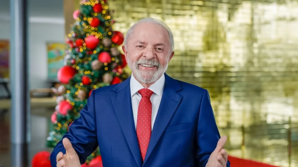 Em pronunciamento, Lula menciona fim da escala 6 x 1 e combate ao feminicídio