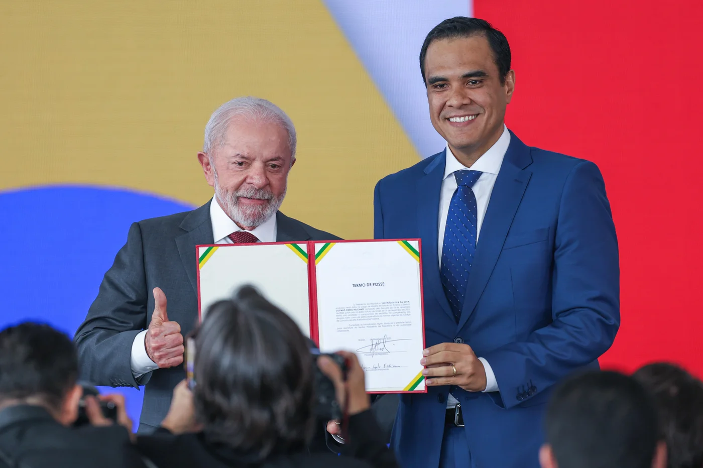 Lula dá posse a novo ministro do Turismo em aceno a ala do centrão e com presença de Motta