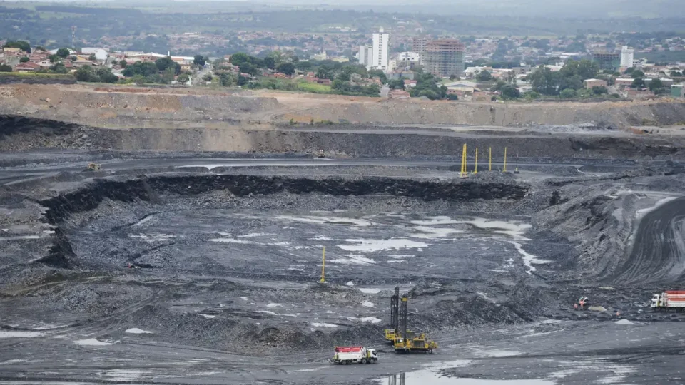 Estudo aponta irregularidade em 37% dos processos de mineração no país