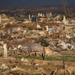 ‘Plano de paz’ de Gaza tem bombas diárias 3 anos após início da guerra