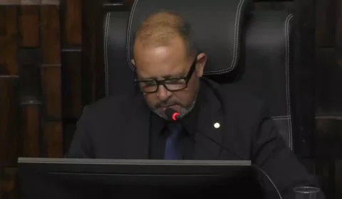 Alerj mantém sessão sob comando de Delaroli; prisão de Bacellar não é citada