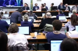 Comissão da Câmara aprova PNE e enterra emenda que liberava homeschooling