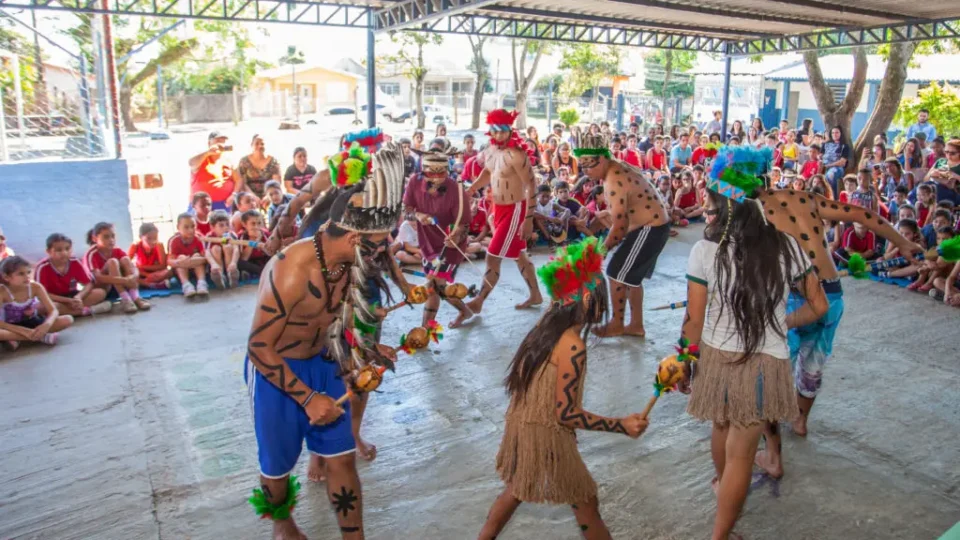 Ensino de história e cultura indígena na educação básica: qual o cenário brasileiro e como transformá-lo?