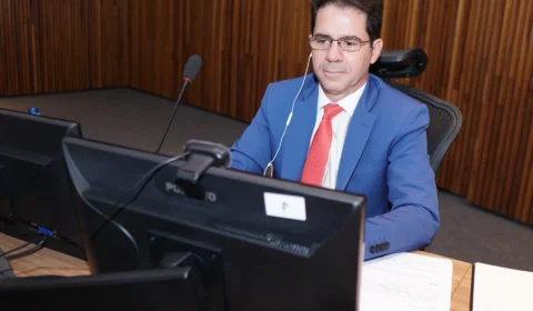 Relação suspeita entre desembargador e JBS trava pagamento a 3 mil trabalhadores