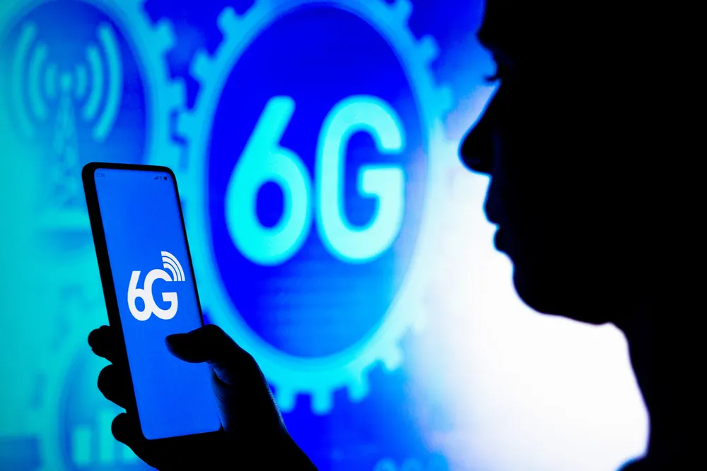 Dados móveis 6g A China lidera a corrida pelo 6G, que promete velocidades 100 vezes maiores que o 5G, comunicação holográfica e integração total entre terra, ar e espaço após 2030. Foto: Getty Images