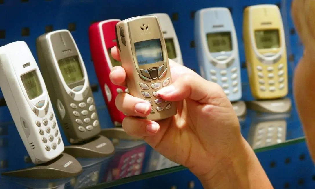 Dados móveis tecnologia e inovação Desde os "tijolões" da era do 1G, como esses da foto, até as redes 5G ultra rápidas, cada geração de tecnologia móvel revolucionou a forma como nos comunicamos. Foto: Markku Ulander
