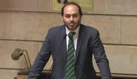 Carlos confirma renúncia a mandato no RJ e diz que vai atender a uma ‘missão maior’