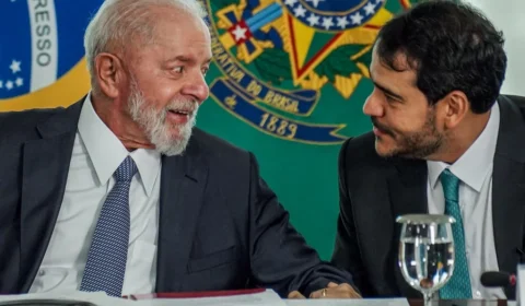 Lula quer segurar votação de Messias enquanto busca apoio de senadores