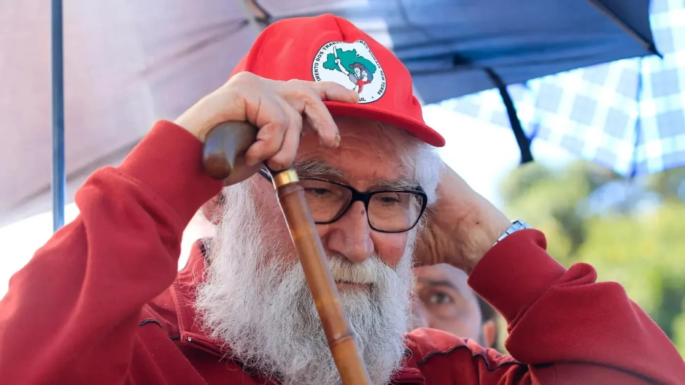 Leonardo Boff mantém um profundo diálogo com movimentos sociais e seu pensamento influenciou importantes organizações brasileiras, como o Movimento dos Trabalhadores Rurais Sem-Terra (MST). Foto: Acervo/Leonardo Boff